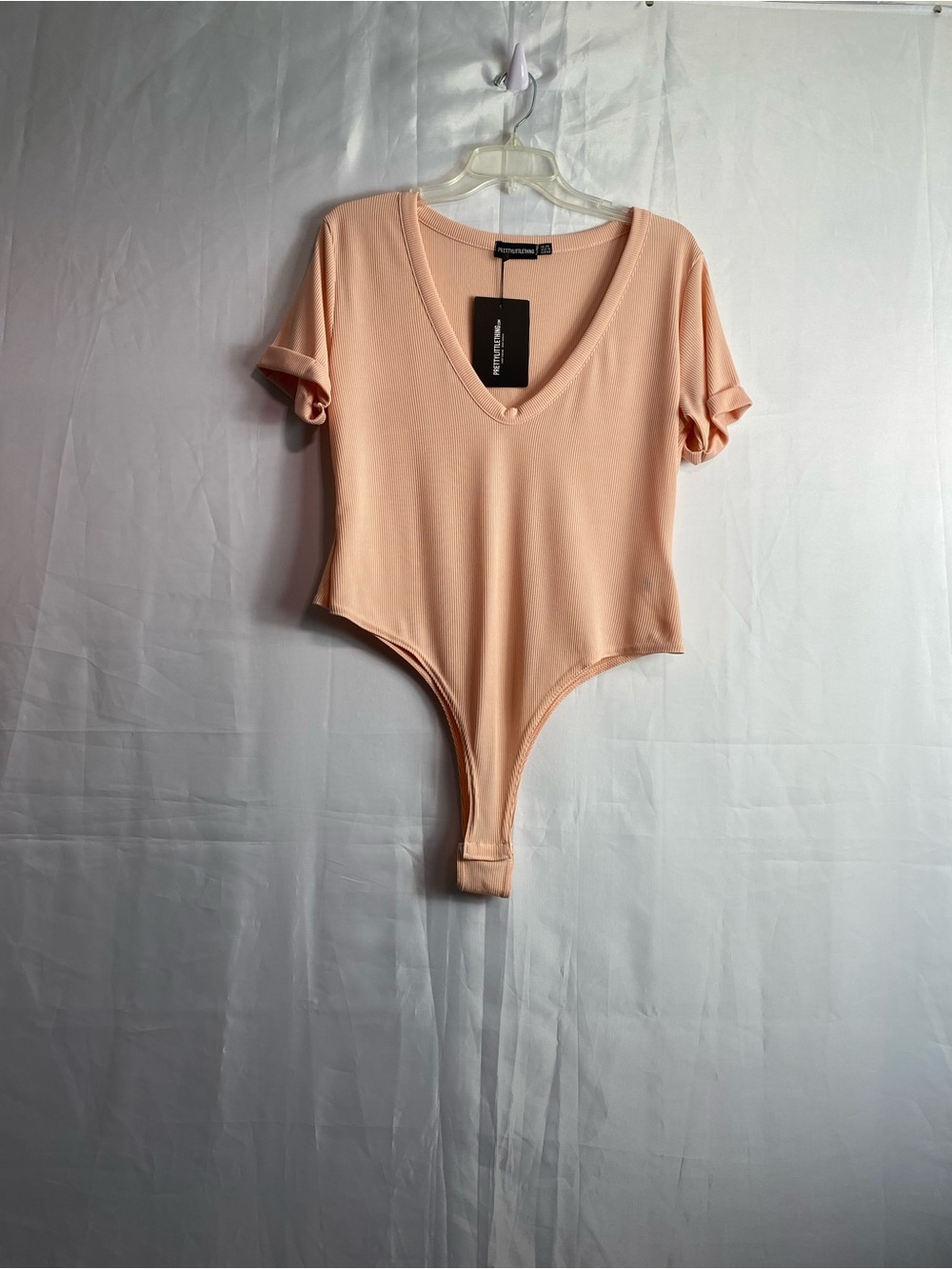 PrettyLittleThing Peach V-Neck Short Sleeve Bodysuit